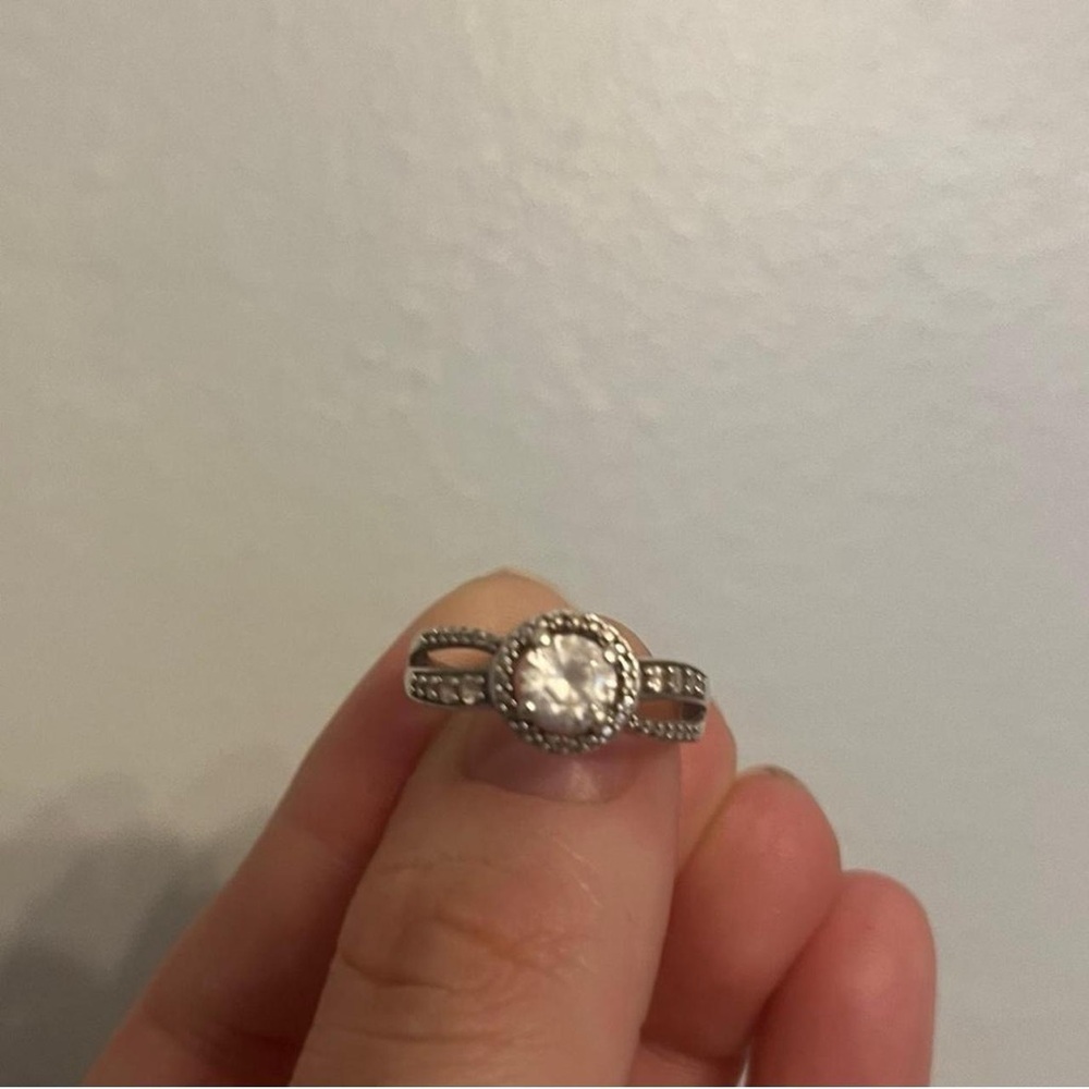 Gorgeous ring - Picture 2 of 4